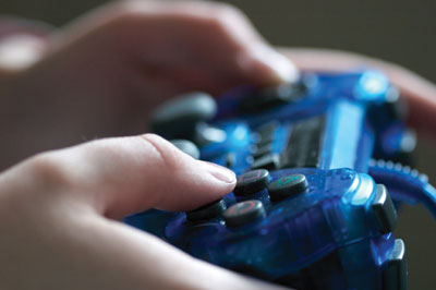 Playing video games reorganizes the brain's cortical network.