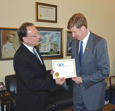 Rep. Patrick Kennedy being made an honorary APS Member by Executive Director Alan Kraut in 2007.