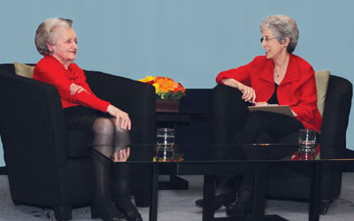 Legendary memory researcher Brenda Milner (left) tells social psychologist and writer Carol A. Tavris (right) how learning German at an early age influenced her research.