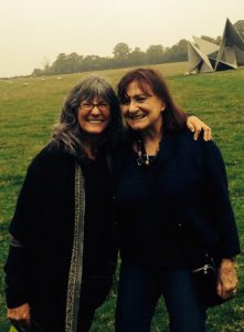 A picture of Susan Goldin-Meadow and Annette Karmiloff-Smith in England