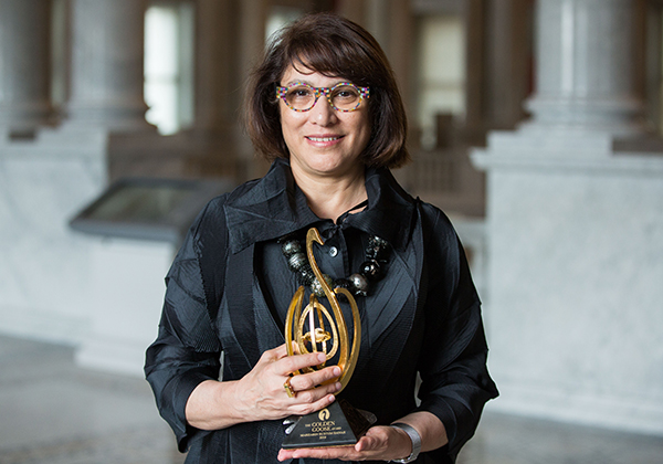 Awakening Afhængighed forræderi APS Past President Mahzarin R. Banaji and Colleagues Receive Golden Goose  Award – Association for Psychological Science – APS