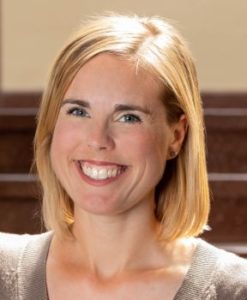 لقطة لجنيفر تاكيت.