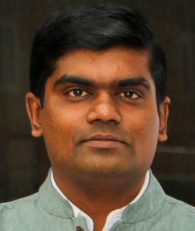 Head shot of Nikunj Makwana