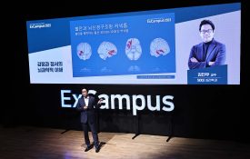 Justin Minue Kim giving a lecture on the neuroscience of emotion and anxiety.