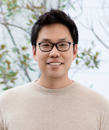 Headshot of Justin Minue Kim.