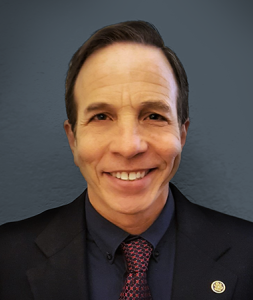 Headshot of Eric Lang.