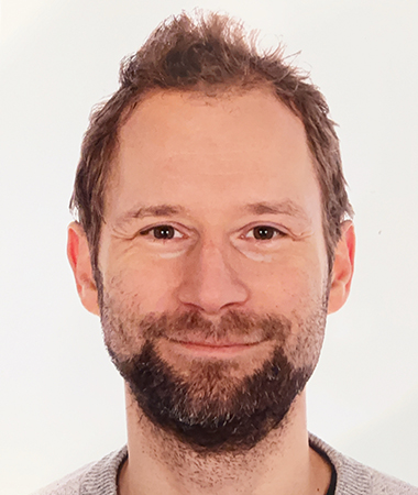 Headshot of Don van Ravenzwaaij.