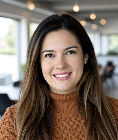 Jennifer Feitosa Headshot.
