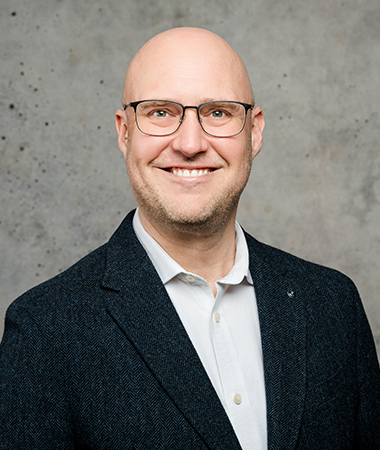 Headshot of Justin Sulik, ©photogenika.de.